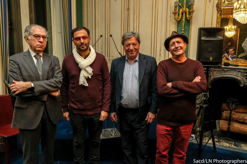 Les lauréats : Pierre Sellal, diplomate et ambassadeur de France, Medhi Haddjeri, président du Festival Nuits Métis et Marc Ambrogiani, directeur du Festival, accompagnés de Pascal Rogard, président de la Coalition française pour la diversité culturelle et directeur général de la SACD